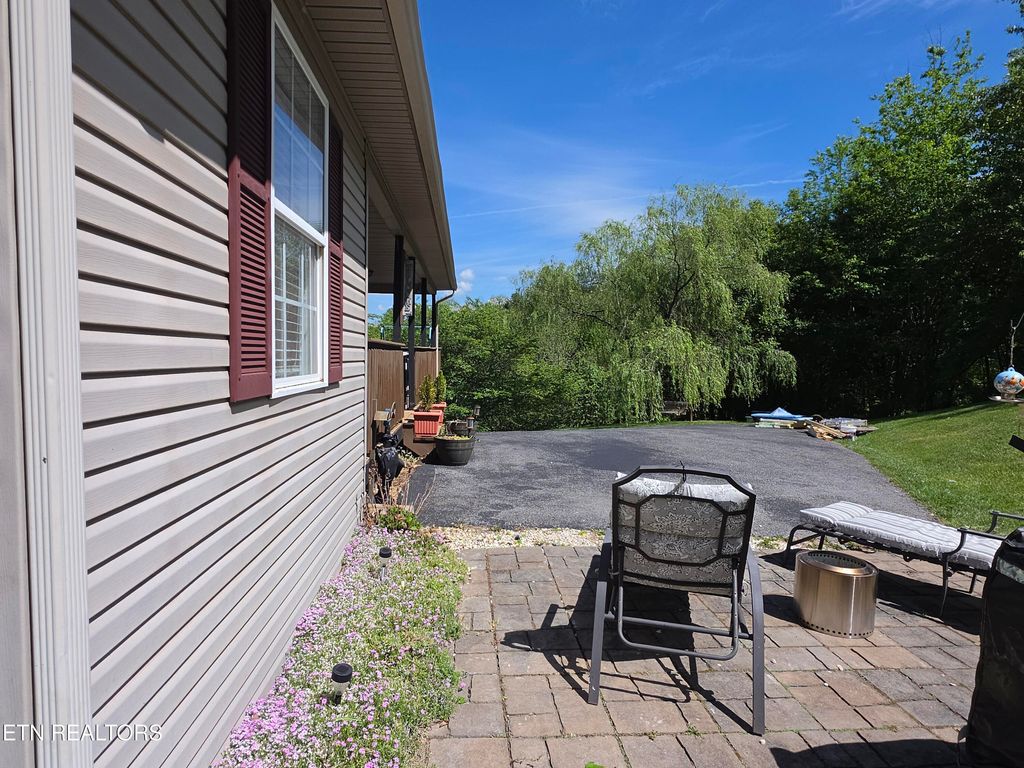 Photo of 110 Falcon Crest Drive, Harrogate, TN 37752 (MLS # 1337814)