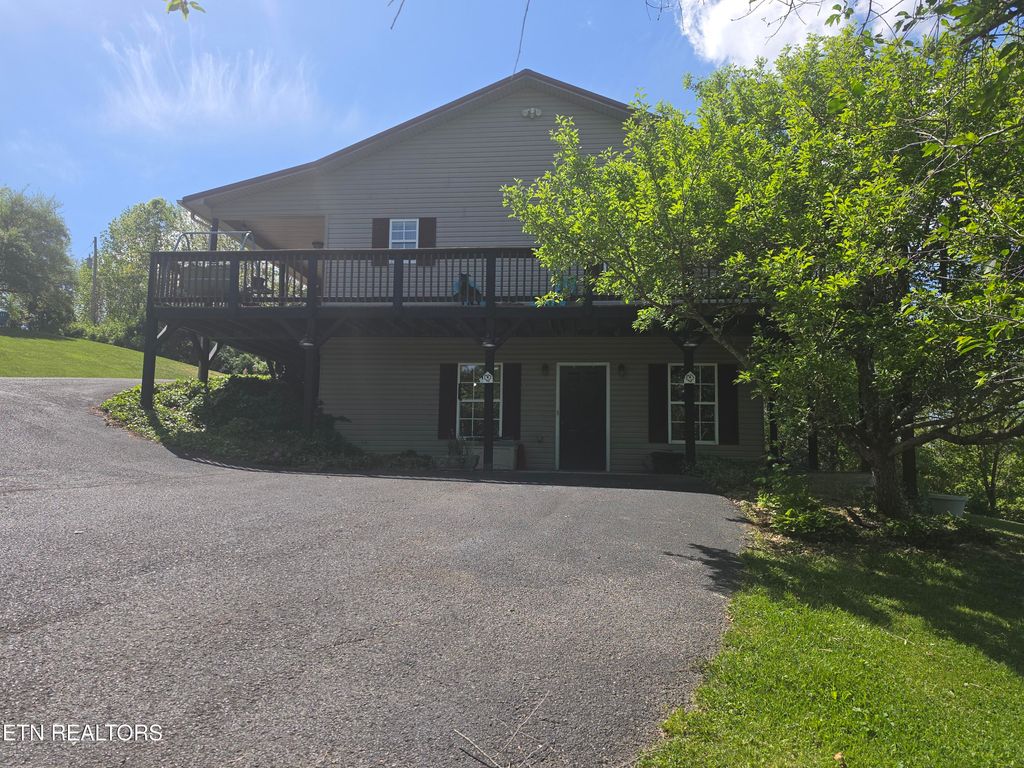Photo of 110 Falcon Crest Drive, Harrogate, TN 37752 (MLS # 1337814)