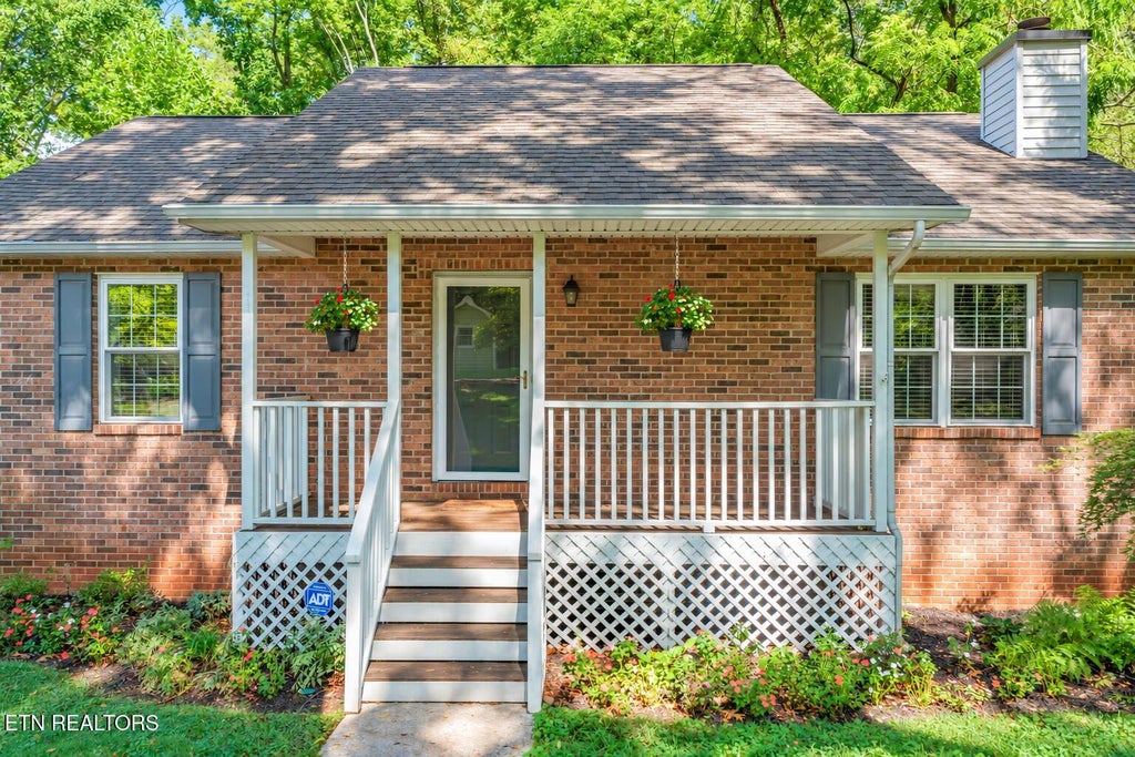 Photo of 804 Fairfield Rd, Knoxville, TN 37919 (MLS # 1355093)