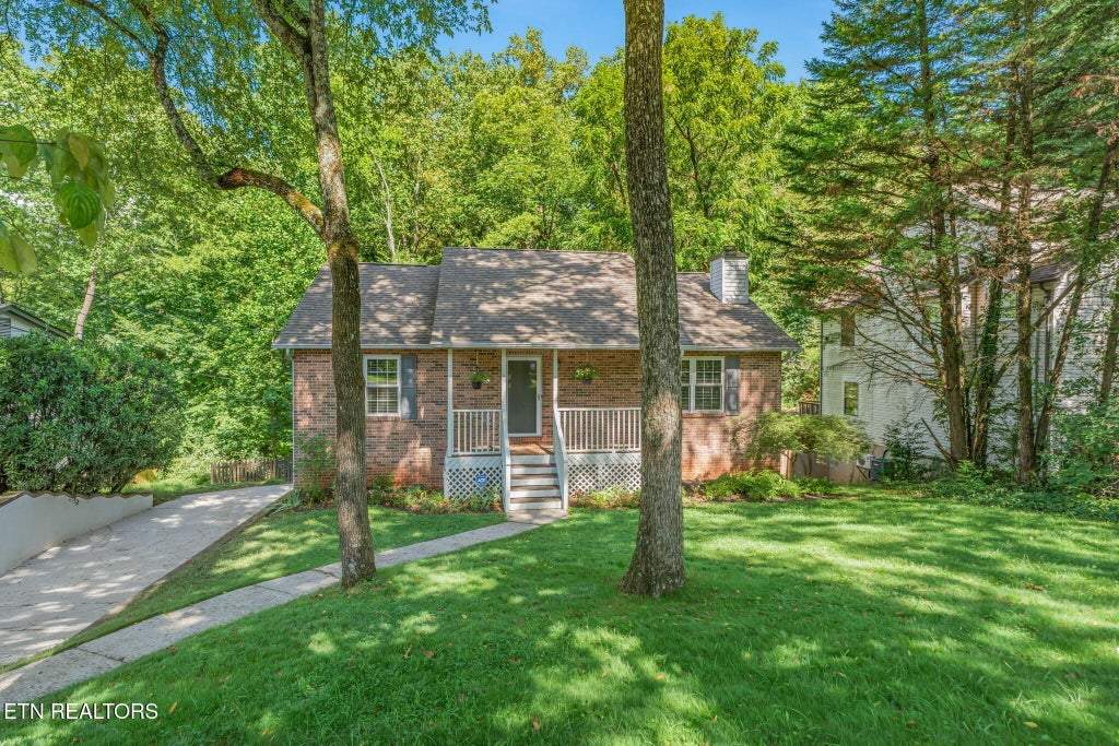 Photo of 804 Fairfield Rd, Knoxville, TN 37919 (MLS # 1355093)
