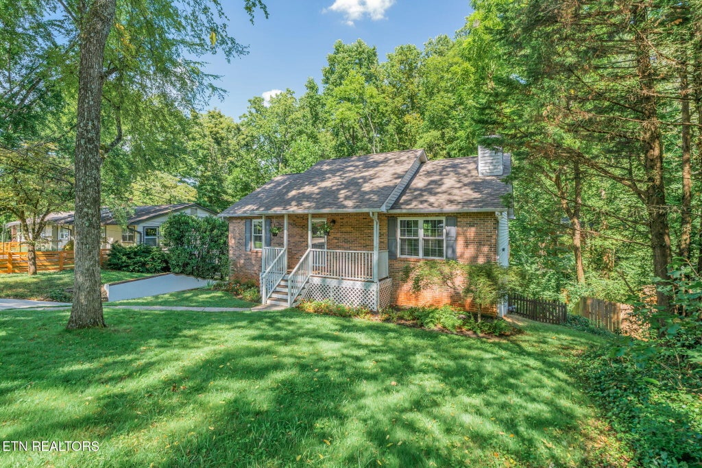 Photo of 804 Fairfield Rd, Knoxville, TN 37919 (MLS # 1355093)