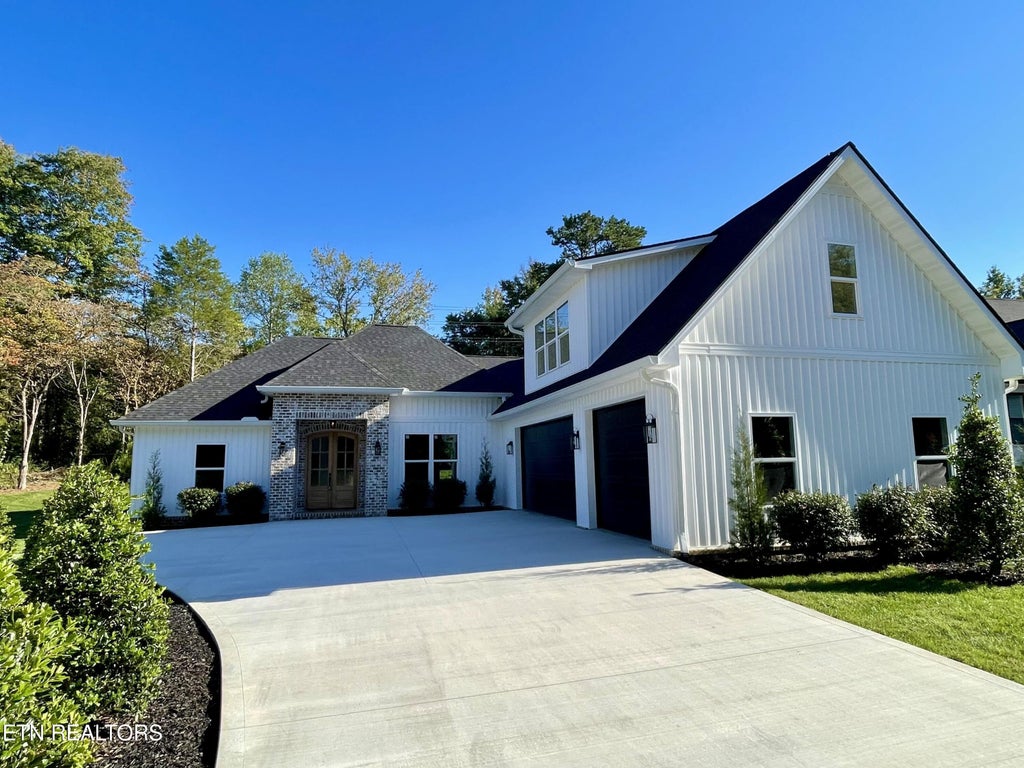 Photo of 141 Saloli Way, Loudon, TN 37774 (MLS # 1358095)