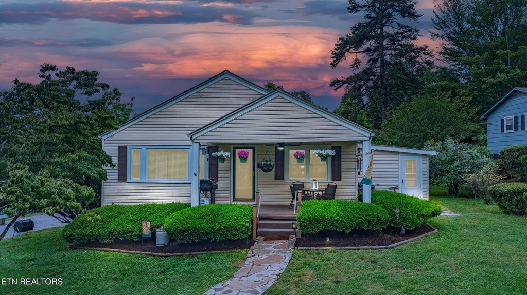 Photo of 229 Pierce Hill St, Spring City, TN 37381 (MLS # 1302752)