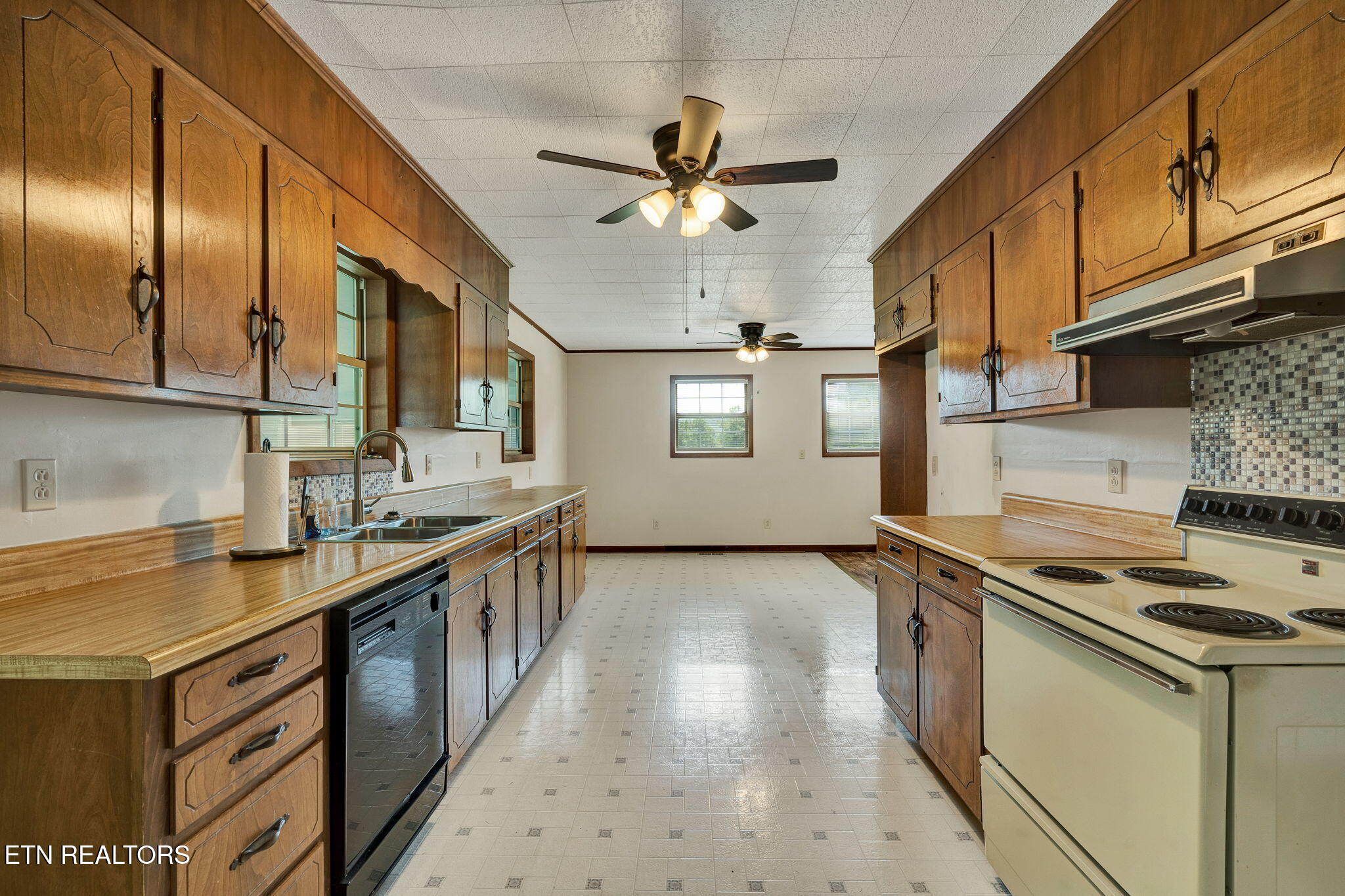 190 NW Glensara Drive