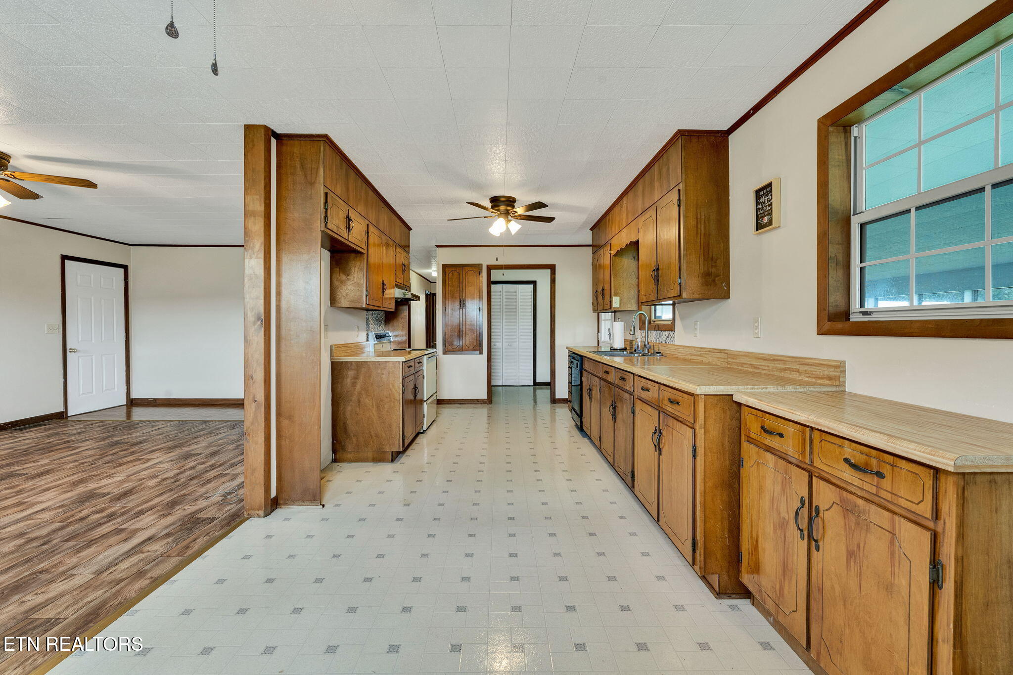 190 NW Glensara Drive