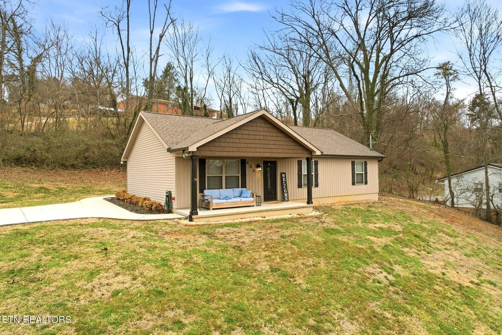 Photo of 400 Marshall St, Clinton, TN 37716 (MLS # 1330378)