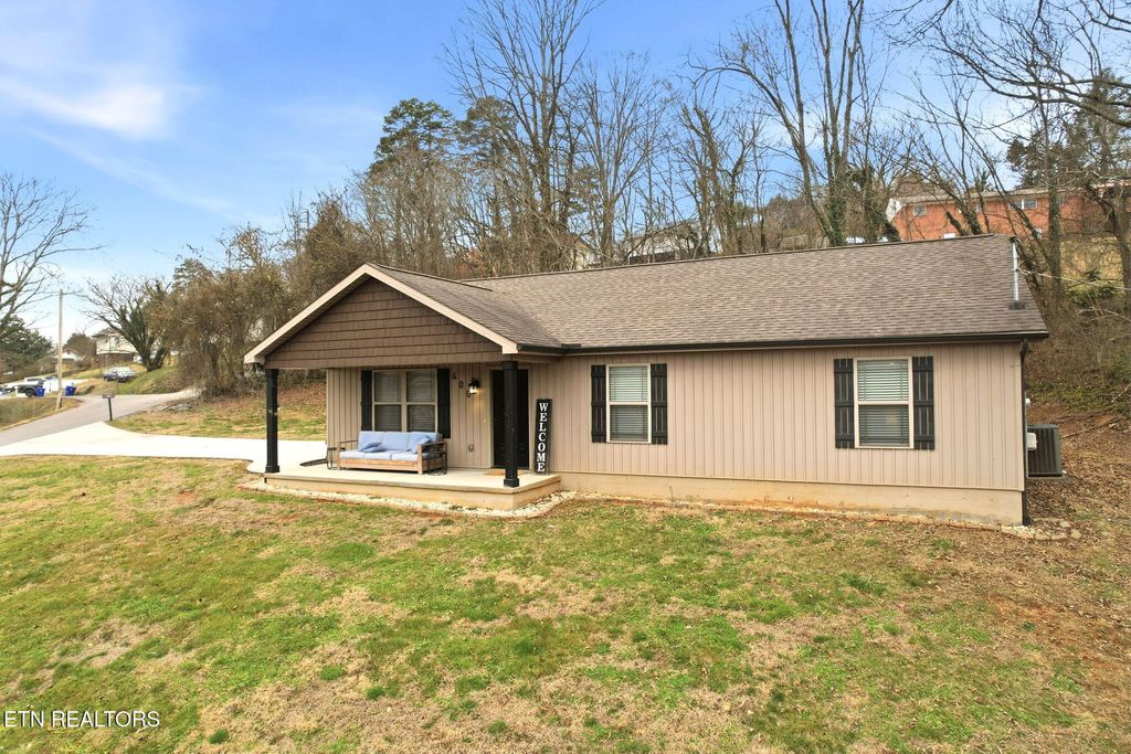 Photo of 400 Marshall St, Clinton, TN 37716 (MLS # 1330378)