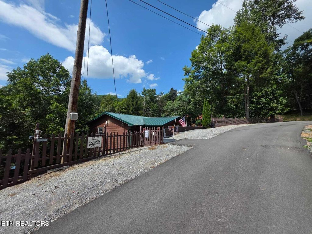 Photo of 1725 Red Bone Way, Sevierville, TN 37876 (MLS # 1312300)