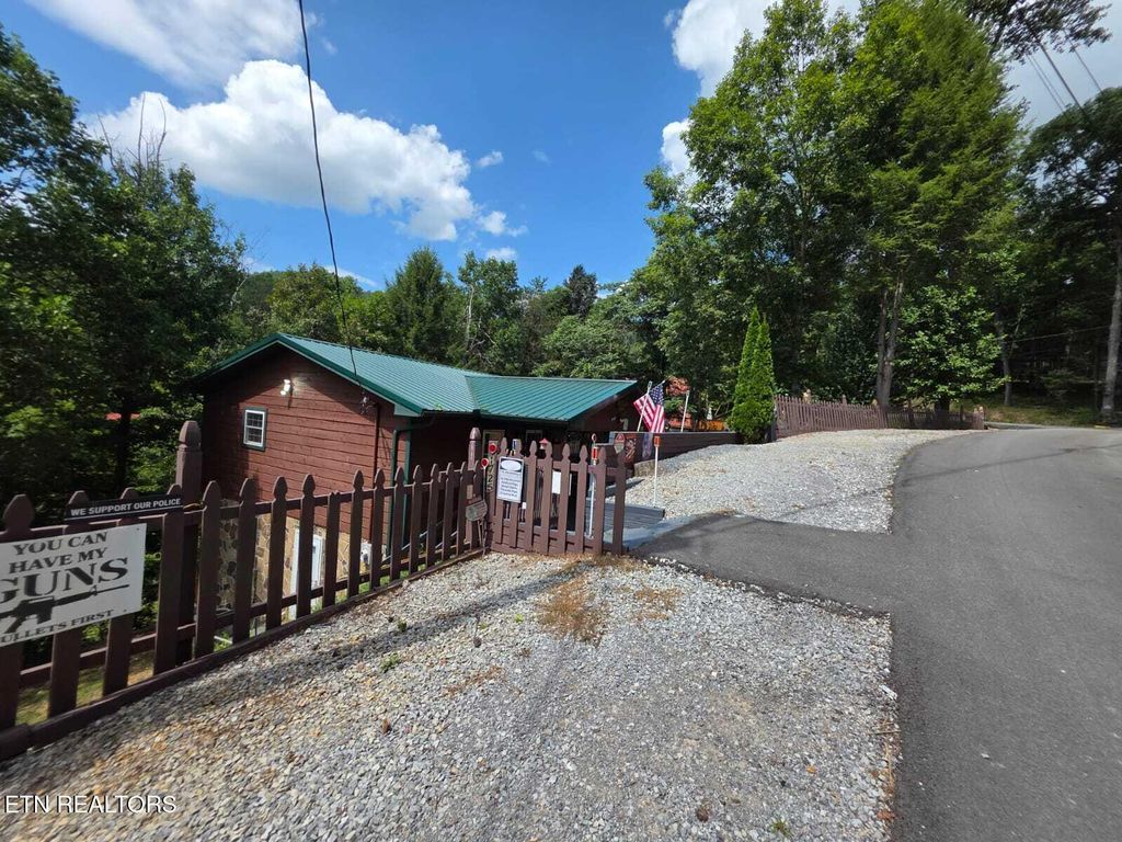 Photo of 1725 Red Bone Way, Sevierville, TN 37876 (MLS # 1312300)