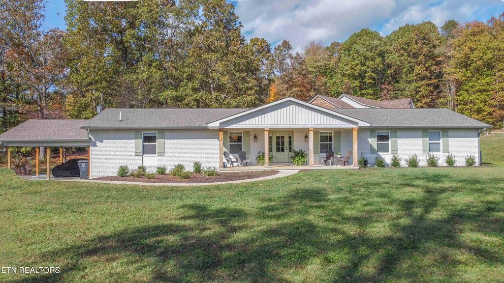 Photo of 2130 Cusick Circle, Lenoir City, TN 37772 (MLS # 1330166)