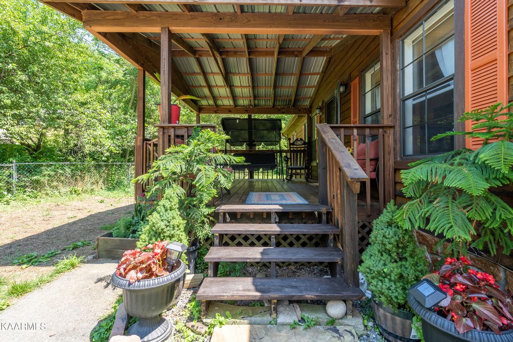 Photo of 232 Shady Rd, Oliver Springs, TN 37840 (MLS # 1229199)