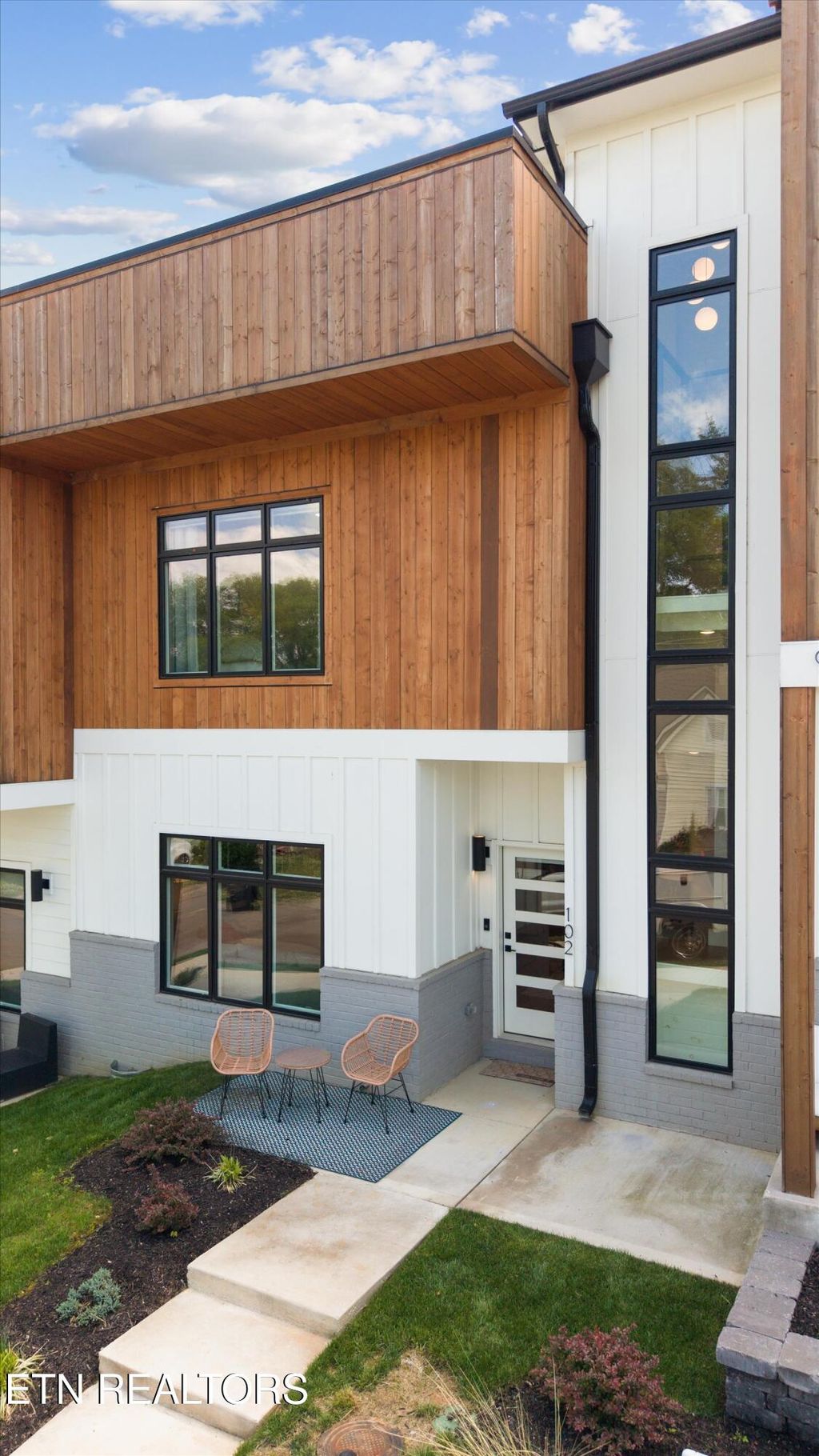 Photo of 902 Phillips Ave #102, Knoxville, TN 37920 (MLS # 1338072)