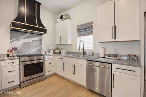 Tiny photo for 902 Phillips Ave #102, Knoxville, TN 37920 (MLS # 1338072)