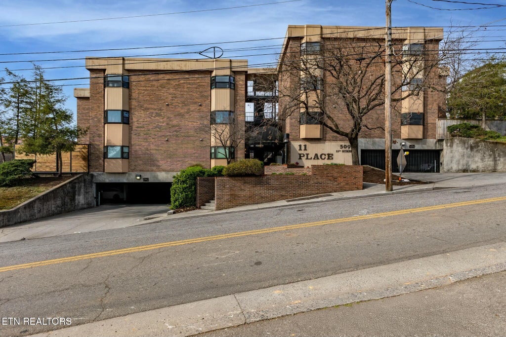 Photo of 509 11th St #3003, Knoxville, TN 37916 (MLS # 1345423)
