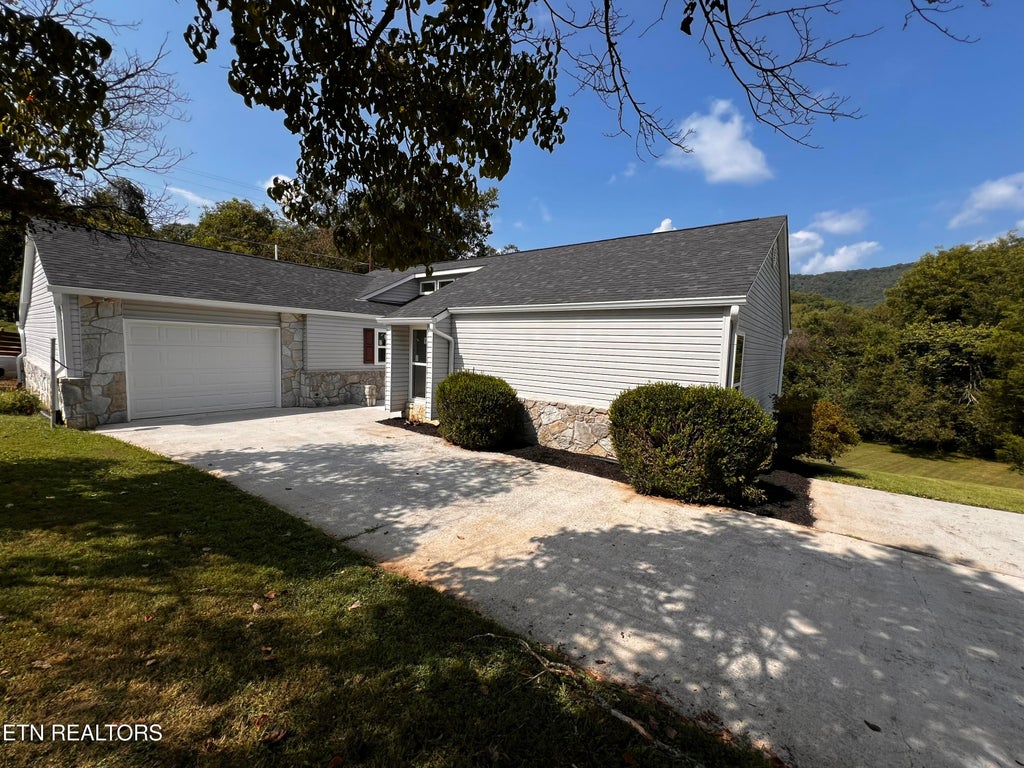 Photo of 311 Jane Way Lane, Jacksboro, TN 37757 (MLS # 1348194)