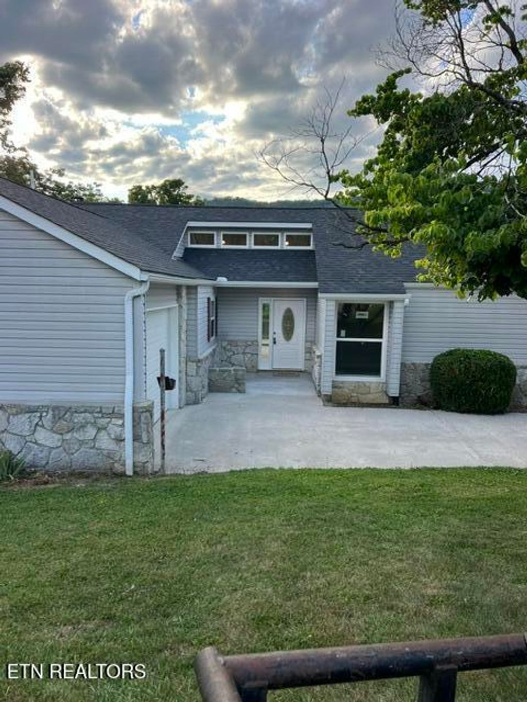 Photo of 311 Jane Way Lane, Jacksboro, TN 37757 (MLS # 1348194)