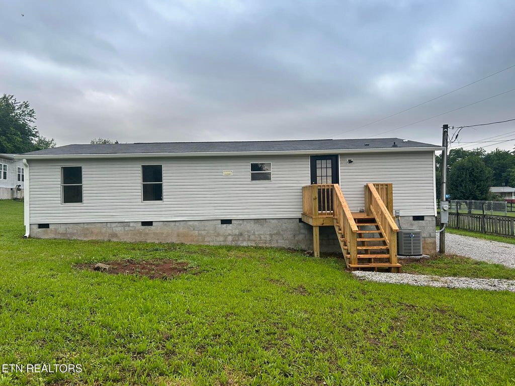 Photo of 129 Hill Loop Loop, Madisonville, TN 37354 (MLS # 1304127)