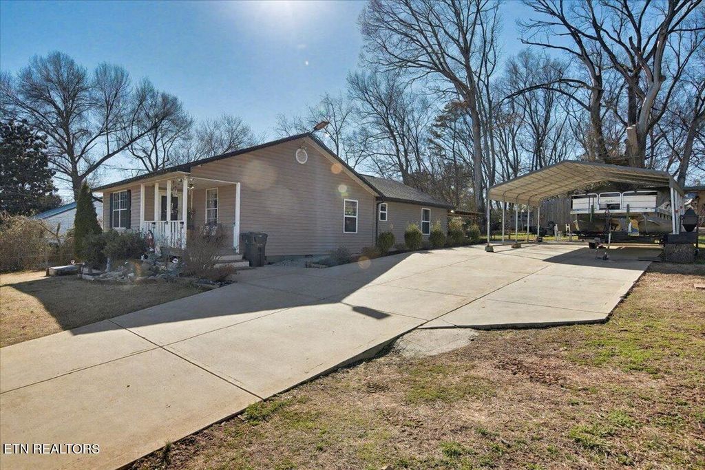 Photo of 2201 Paris Rd, Knoxville, TN 37912 (MLS # 1330371)