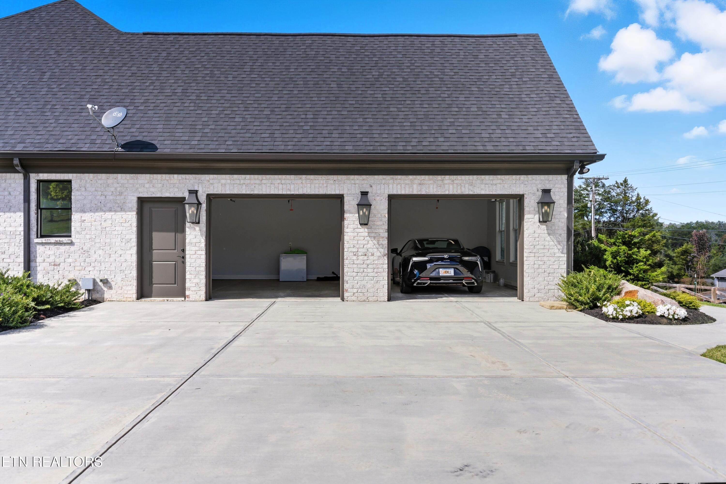 3239 Hwy 61, West
