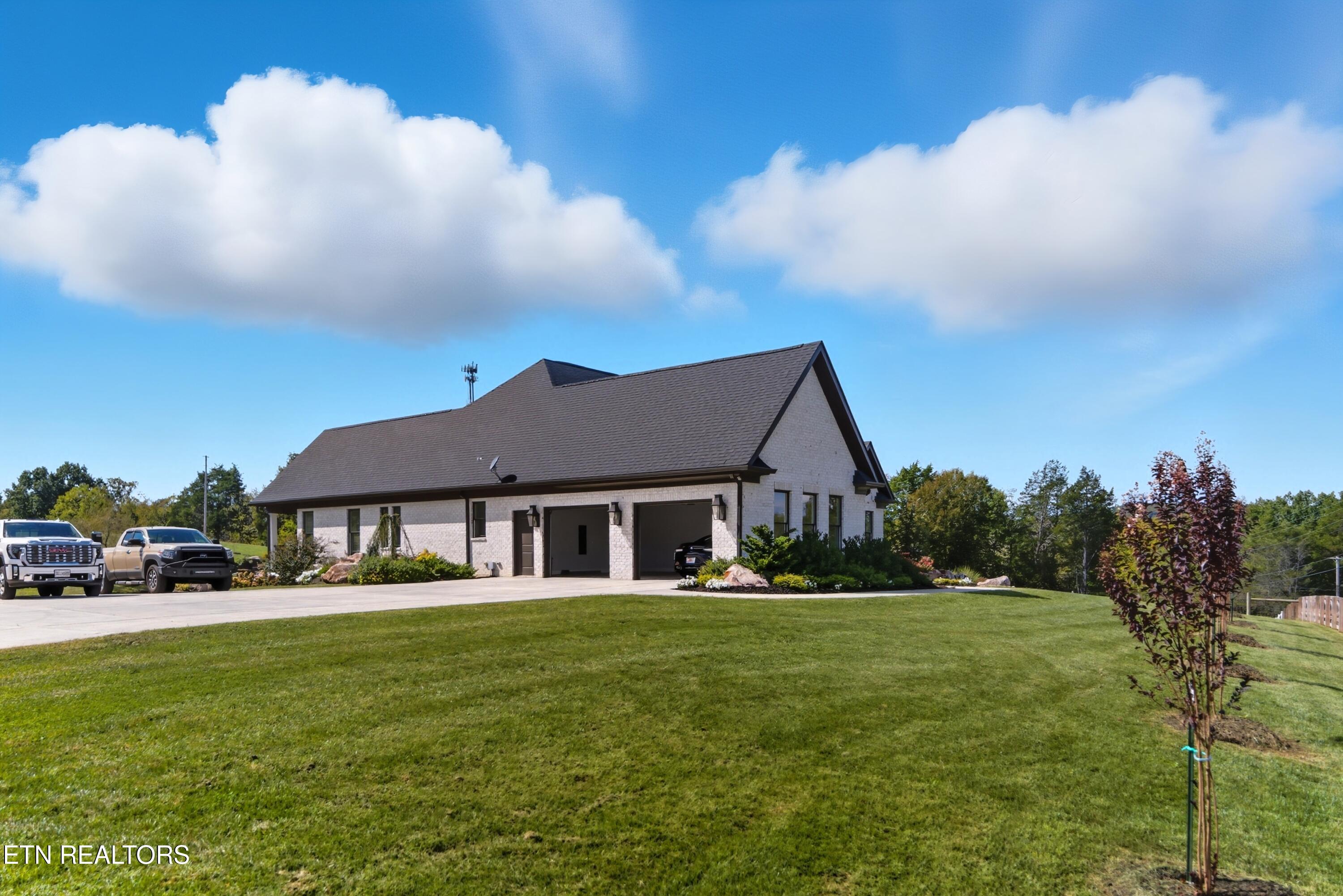 3239 Hwy 61, West