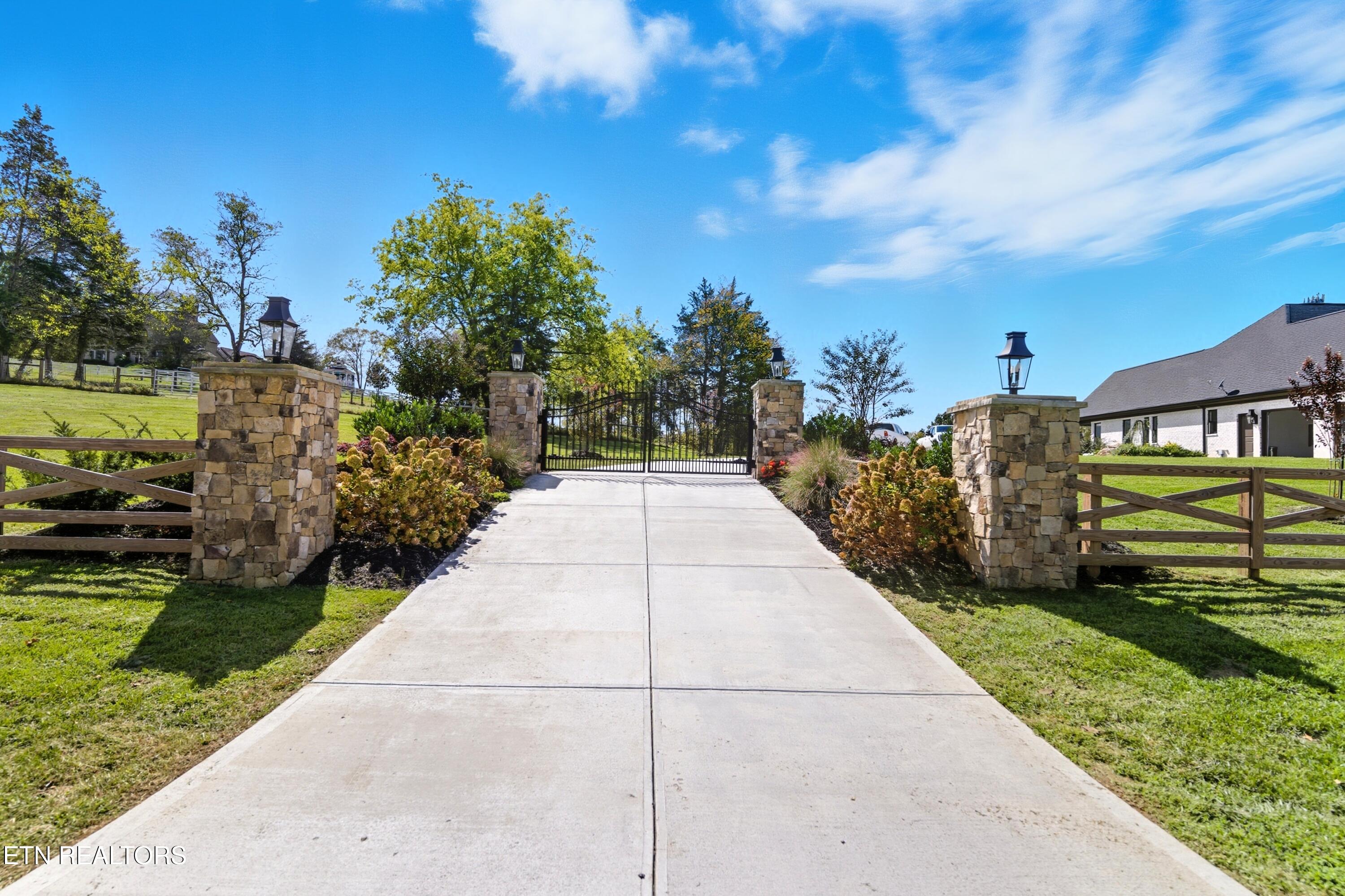 3239 Hwy 61, West