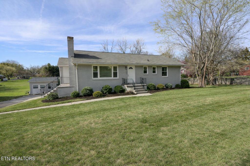 Photo of 7409 Westridge Dr, Knoxville, TN 37909 (MLS # 1333619)