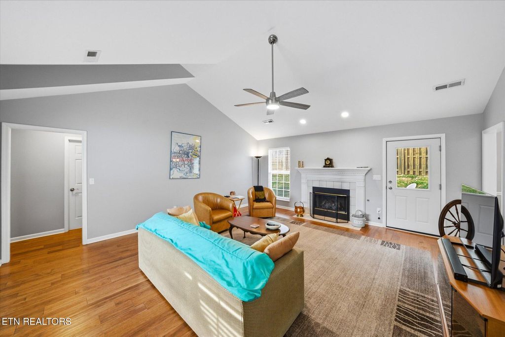 Photo of 1922 Wayside Rd, Knoxville, TN 37931 (MLS # 1326915)