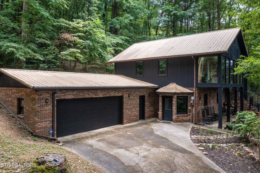 Photo of 730 Poplar Creek Rd, Oliver Springs, TN 37840 (MLS # 1270126)