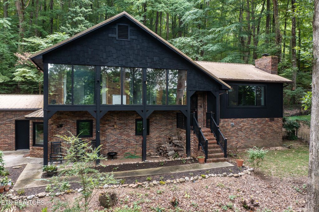 Photo of 730 Poplar Creek Rd, Oliver Springs, TN 37840 (MLS # 1270126)
