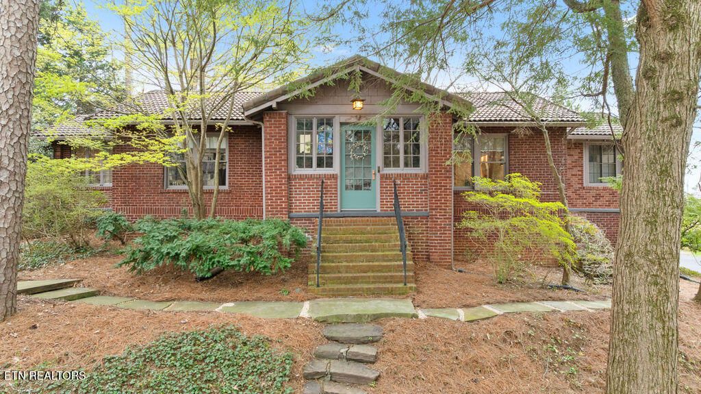 Photo of 5526 Woodburn Drive, Knoxville, TN 37919 (MLS # 1337312)
