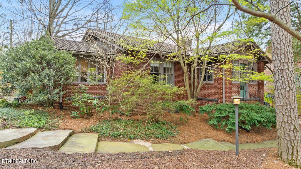 Photo of 5526 Woodburn Drive, Knoxville, TN 37919 (MLS # 1337312)