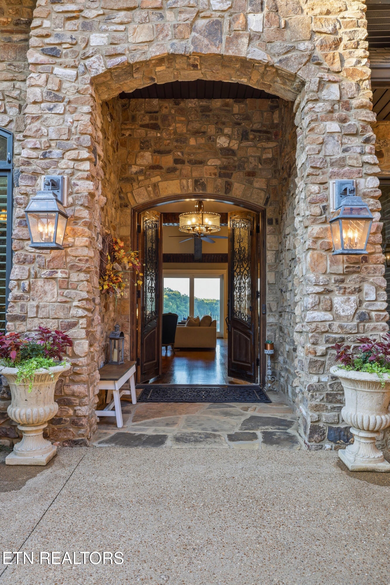 2137 Majestic Circle