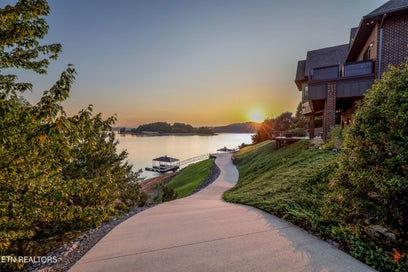 2137 Majestic Circle Dandridge TN 37725