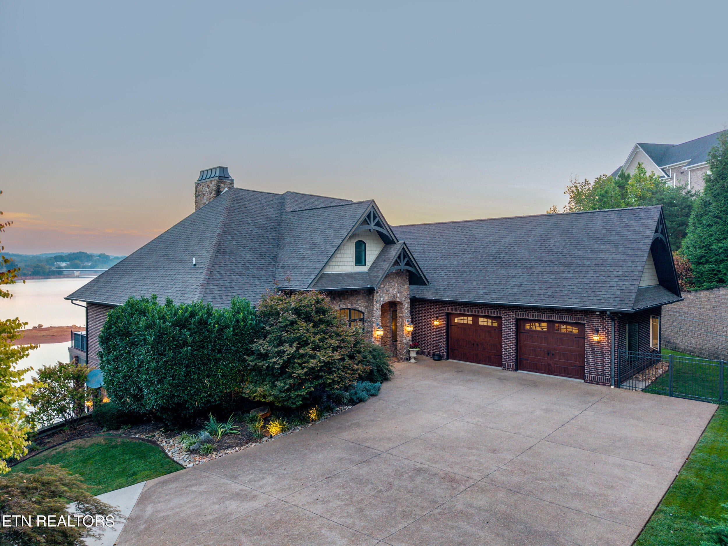 2137 Majestic Circle