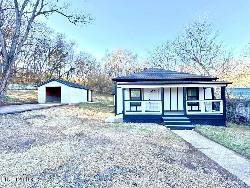 Photo of 1107 W Broadway St, Lenoir City, TN 37771 (MLS # 1329724)