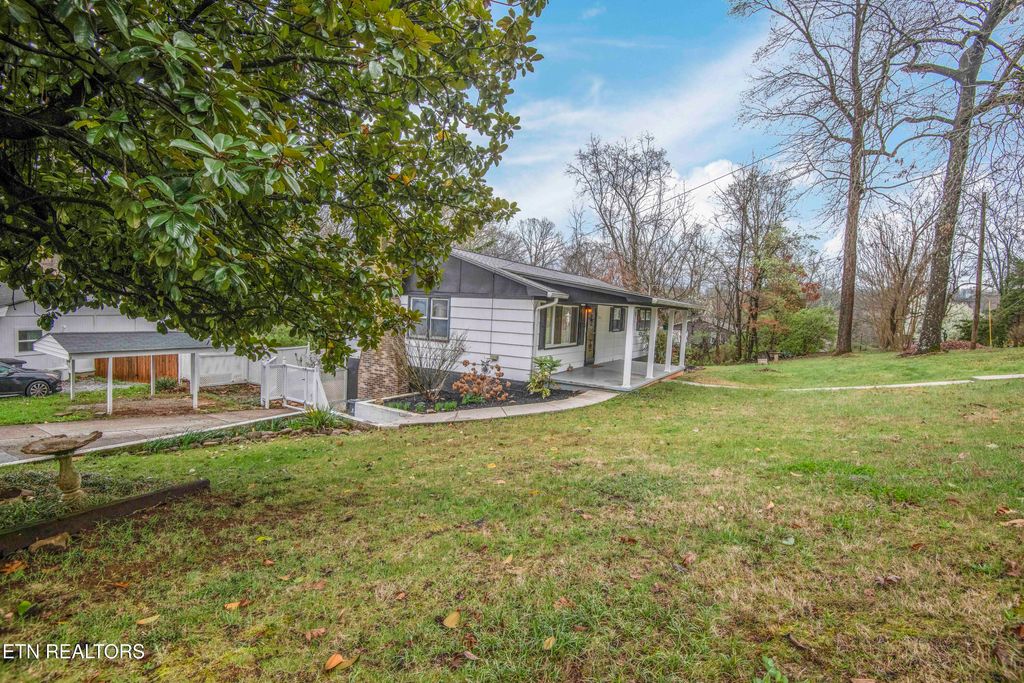 Photo of 5814 Blossom Rd, Knoxville, TN 37912 (MLS # 1332660)