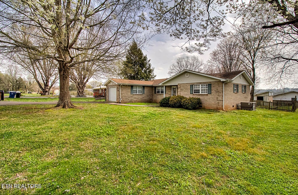 Photo of 248 Ridgecrest Drive, Madisonville, TN 37354 (MLS # 1357869)