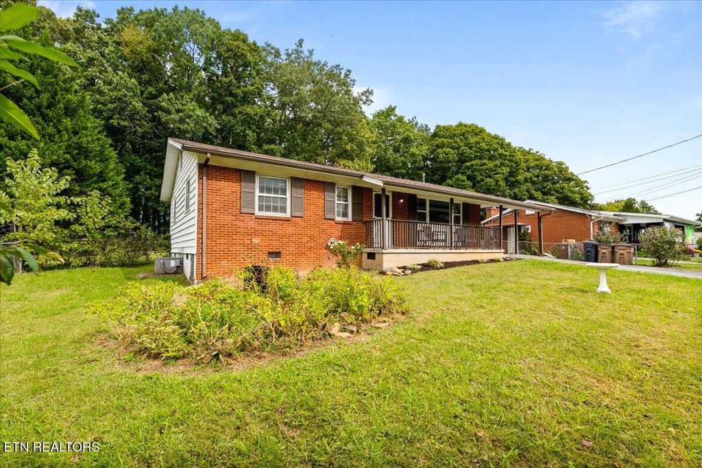 Photo of 5017 Fleetwood Dr Drive, Knoxville, TN 37921 (MLS # 1317822)