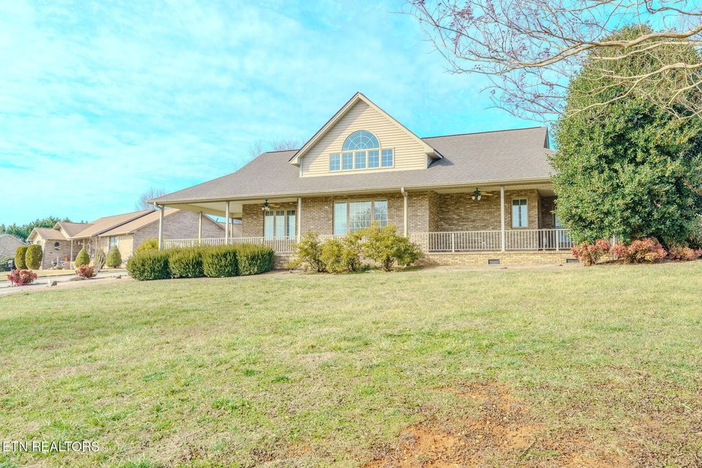 Photo of 2723 Madison Ridge Rdg, Sevierville, TN 37876 (MLS # 1327619)