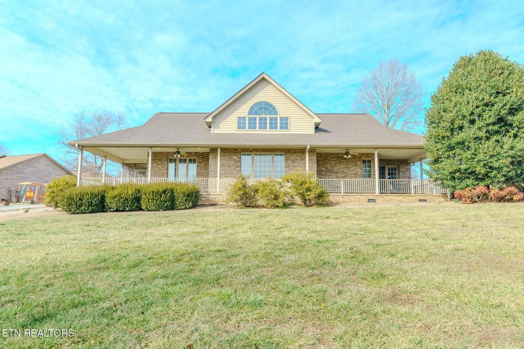 Photo of 2723 Madison Ridge Rdg, Sevierville, TN 37876 (MLS # 1327619)