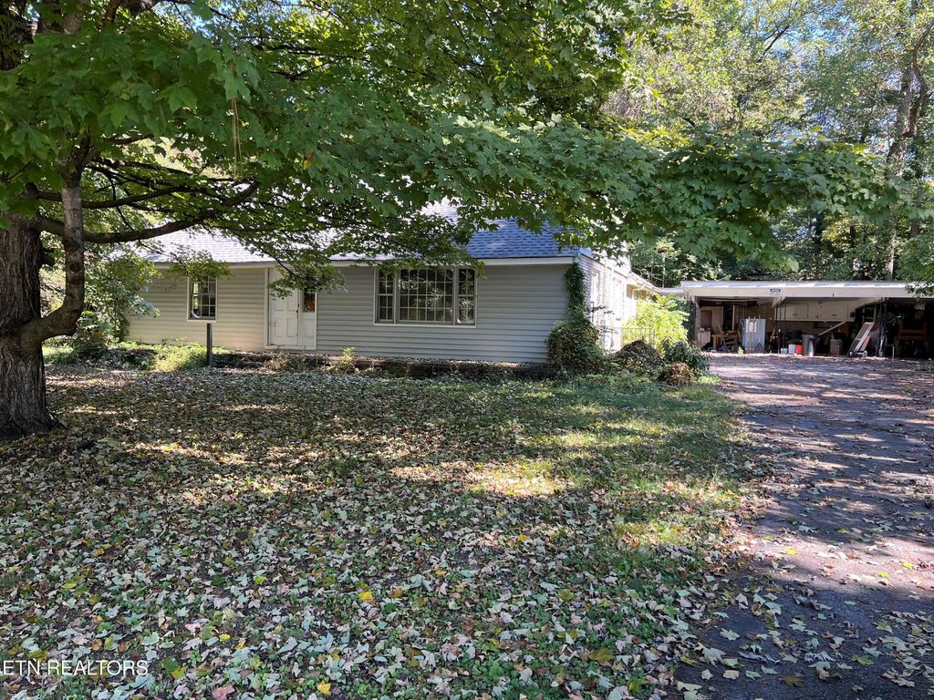 Photo of 645 Lakeshore Drive, Kingston, TN 37763 (MLS # 1317079)