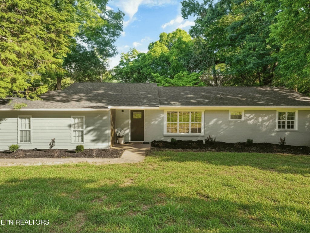 Photo of 1221 Huntington Rd, Knoxville, TN 37919 (MLS # 1344510)