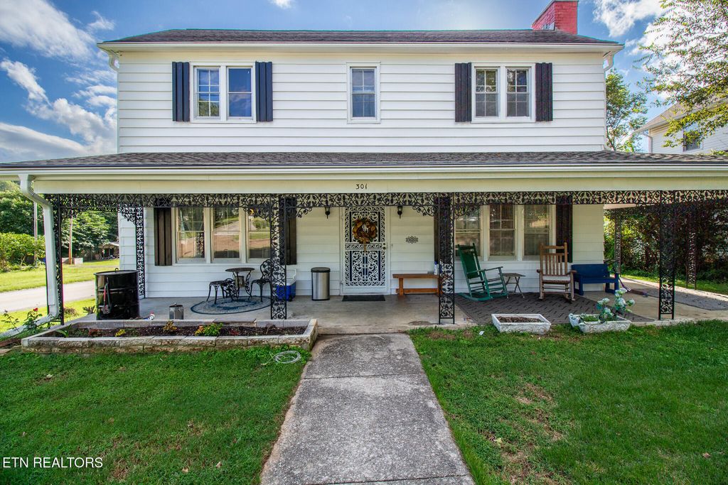 Photo of 301 Walden Ave, Harriman, TN 37748 (MLS # 1316850)