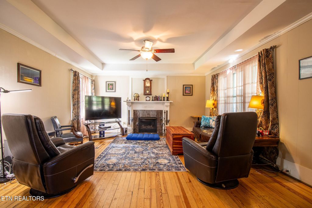 Photo of 301 Walden Ave, Harriman, TN 37748 (MLS # 1316850)