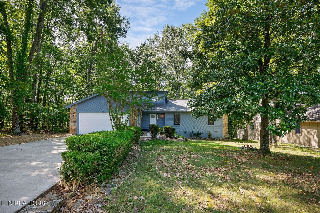 Photo of 334 Lakeview Drive, Crossville, TN 38558 (MLS # 1311823)