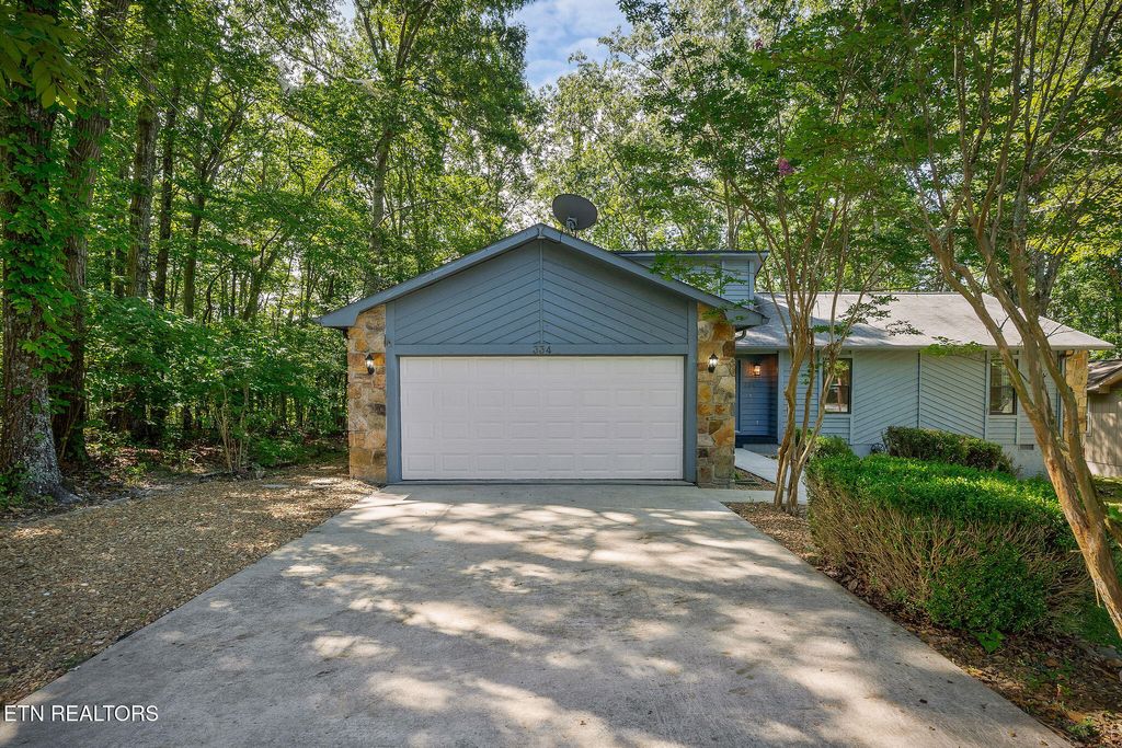 Photo of 334 Lakeview Drive, Crossville, TN 38558 (MLS # 1311823)