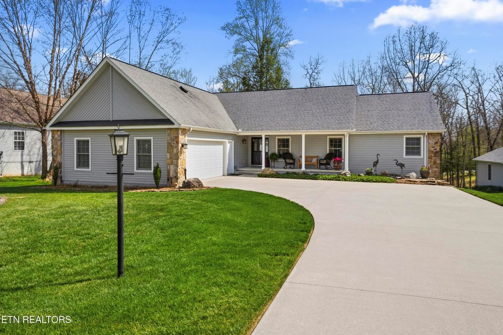 Photo of 114 Windsor Rd, Crossville, TN 38558 (MLS # 1335956)