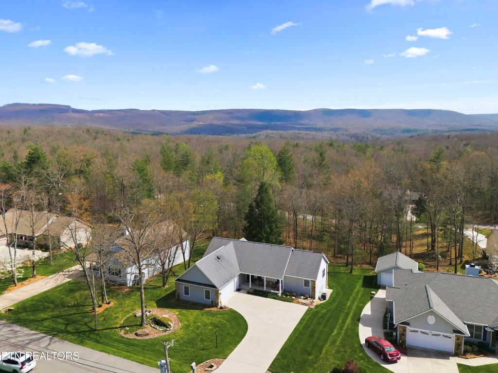 Photo of 114 Windsor Rd, Crossville, TN 38558 (MLS # 1335956)