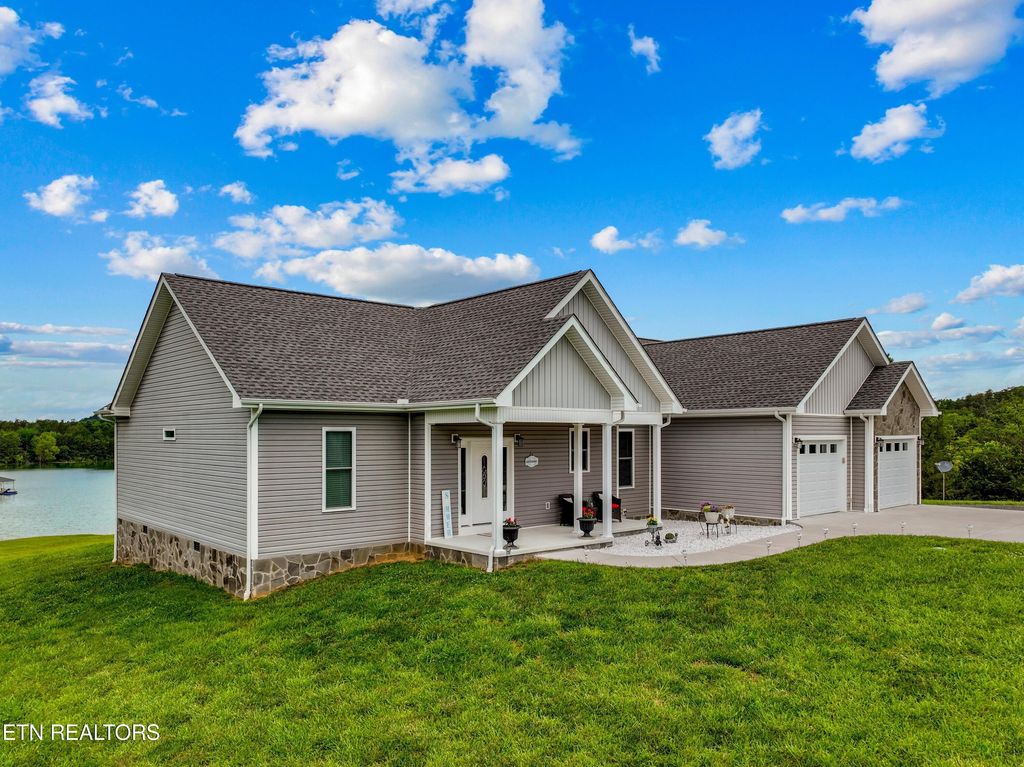 Photo of 2139 Rainwater Rd, Dandridge, TN 37725 (MLS # 1305252)