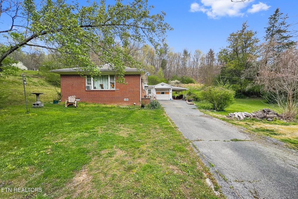 Photo of 1447 Webster Rd, Harriman, TN 37748 (MLS # 1335278)